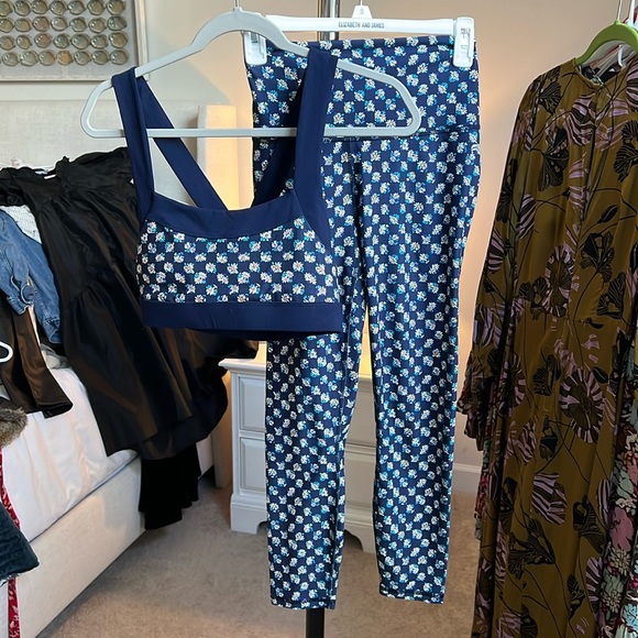 Fabletics Workout Set - Picture 1 of 4